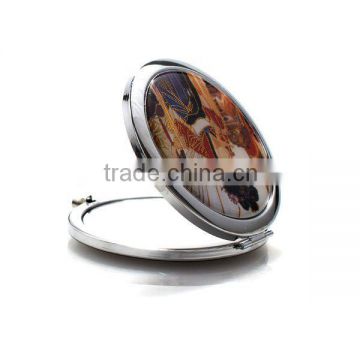 Traditional beauty compact cosmetic mirror