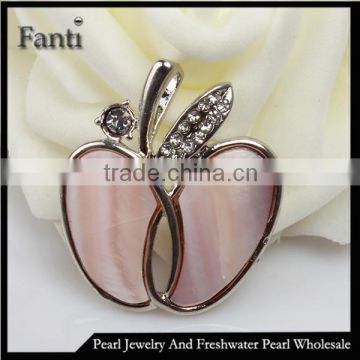 Apple shape pearl pendant