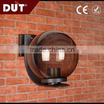 made in china easy-assembling outdoor globe acrylic plastic wall lamp