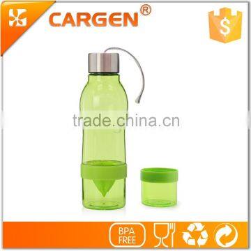 Hot selling leakproof plastic fruit juicer water bottle