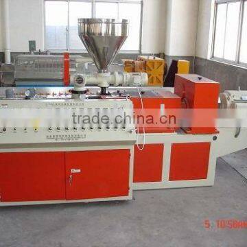 Conic twin screw extruder