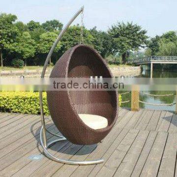 Outdoor egg chair hanging