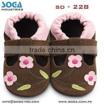 Flower summer sandal baby shoes with comfortable design 2011