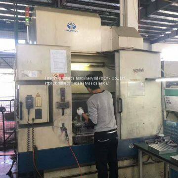 Doosan twin pallets machining center, vertical