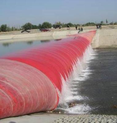 rubber dams made of rubber cloth vulcanized by EPDM and synthetic fabrics made in China.