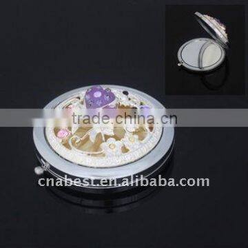 Lighted round makeup mirror