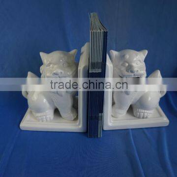 Ceramic lion book end / book stand