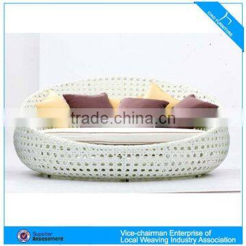 Декор для сада из плетеного виноградника: круглый лежак для отдыха в открытом воздухе photo-2