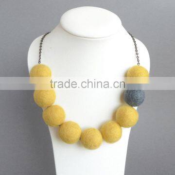 2017 New Products Handmade Craft eco friendly 2cm Wool Nepal Felt material Dryer Balls Necklace for Jewelry Beads Made in China