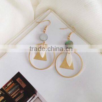 Zm35142a Summer Simple Women Clip on Statement Earrings New Design Shell Hoop Earrings