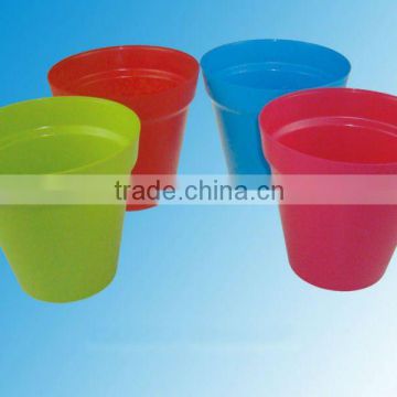 Plastic flower pot