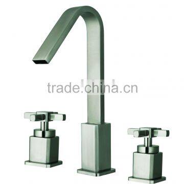 CE approvedl chrome color three hole water tap 18/P8603