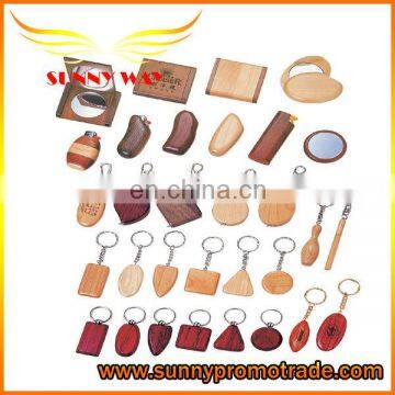 2015 custom design and printing logo wooden keychain