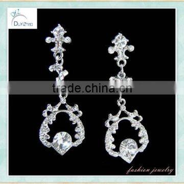 Charming earring for bride with diamond