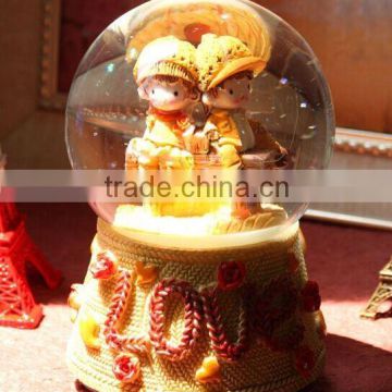 Cheap Crystal Ball Music Box For Wedding Souvenirs