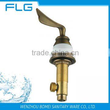 Luxury Double Handle Cold And Hot Water Brass Mixer Antique Basin Bathroom Faucet FLG607 With China