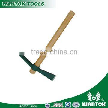 GARDEN PICK WITH WOODEN HANDLE P428H