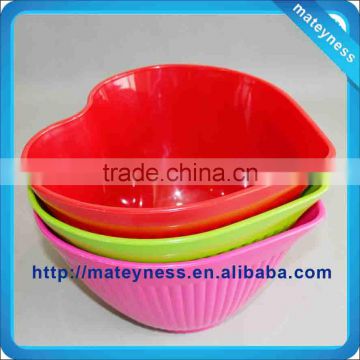 Set of 3 Heart-Shaped Plastic Bowl Set