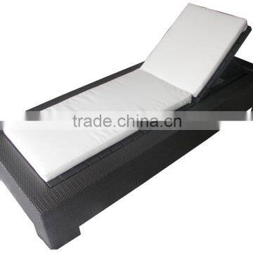 Wicker Rattan Chaise Lounger Sun bed for outdoor, poolside