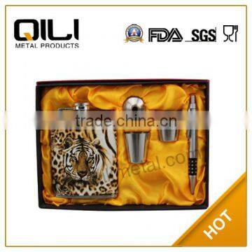 high quality cool present of hip flask set