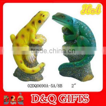 Decorative resin figurine