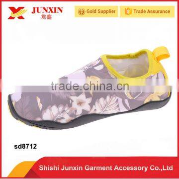 OEM and custom beautiful water proof beach water walking shoes