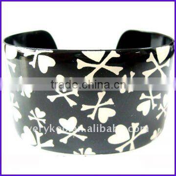 Fashion Metal Enamel Wide Cuff Open Bangles (FCH-10856)