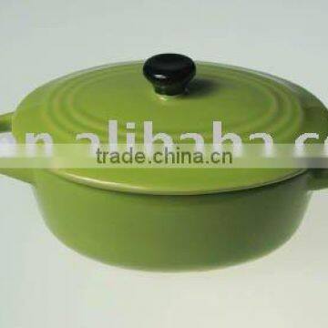 Stoneware casserole Oval shape with black lid