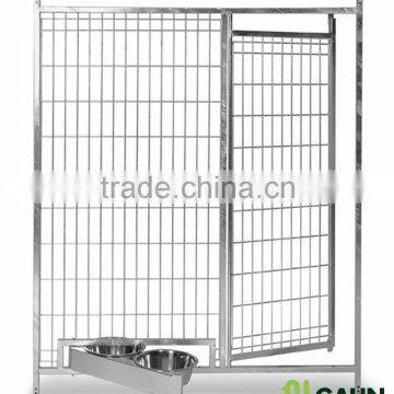 Mesh front with revolving feeder