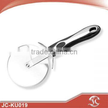 The Japanese classical wheel stainless steel pizza cutter