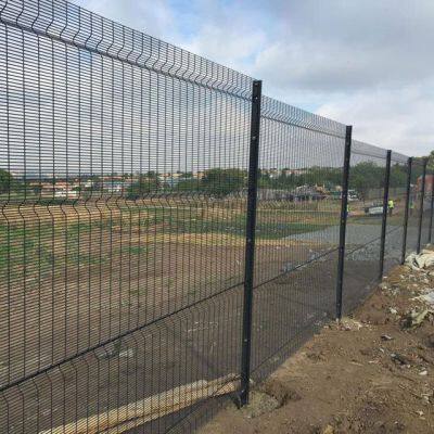 Barrière anti-escalade 358 facilement assemble pour la sécurité des prisons et des installations militaires