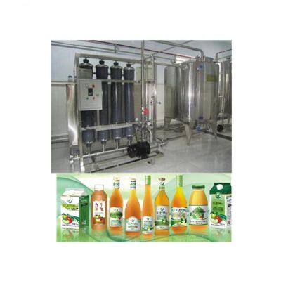Fábrica de Shanghái. Máquina de fermentación en estado líquido de sidra de manzana de vino de fruta. Línea de producción de la planta de procesamiento.