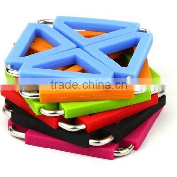 Flexible design silicone pot holder