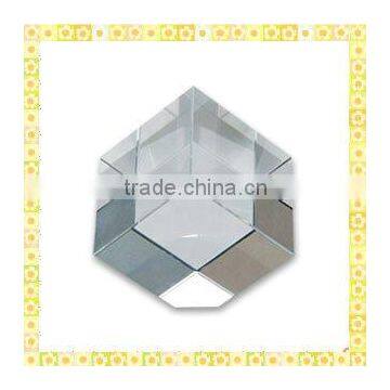 Handmade Polished 3D Laser Etched Crystal Cube For Business Souvenirs