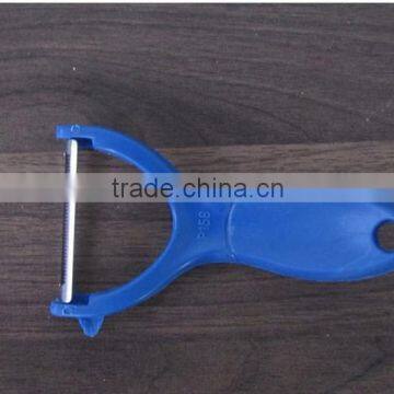 Creative Home Plane Scraping Fruit Plastic Handle Planing Smile Kitchen Supplies Household Goods Kitchen Peeler P29 photo-3
