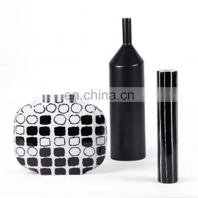 Modern Simple Geometric Creative Black And White Striped Tabletop Ceramic Flower Vase for Home Soft Decoration