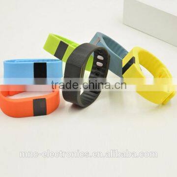 Classic Design Soft Silicone Material Custom Logo Printing Heart Rate and Health Monitor Smart Bluetooth Bracelet Watch Quality Choice photo-3