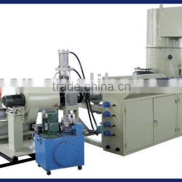 Plastic recycling machine