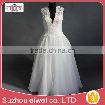 Applique Lace Deep V Neck Wedding Dress photo-2