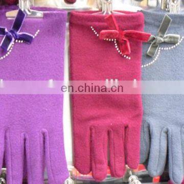 Imitate wool winter gloves with bow