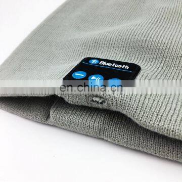 Custom Acrylic Reversible Blue Tooth Beanie Hat With Woven Label for Women photo-2