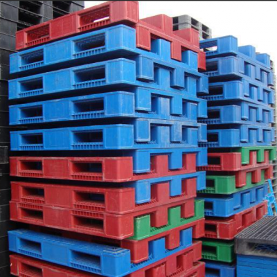 Stackable Plastic Pallets with 4-Way Entry for Efficient Handling
