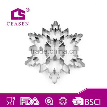 Multifunctional stainless steel snowflake cookie cutter                        
                                                                                Supplier's Choice