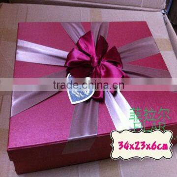 purple cardboard box for wedding favor