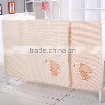 2016 New Design Air Layer Embroidery Colored Cotton Knitted Baby Blanket