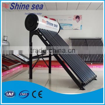 Thermosyphon heat pipe integrative pressurized solar water heater italy