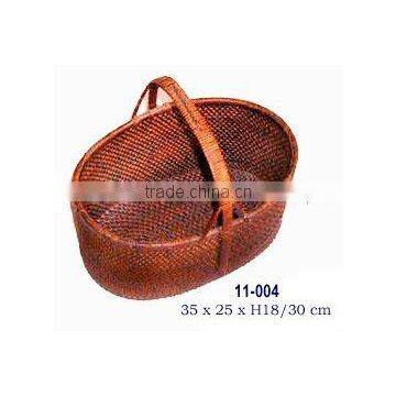 Rattan fruit basket with handle