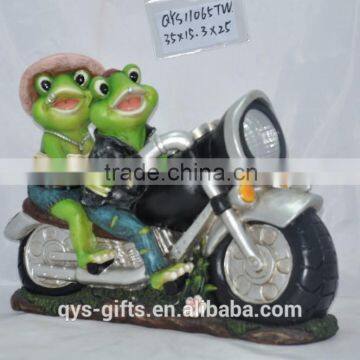 Resin Frog/Elve by motor car statue with solar led lighting