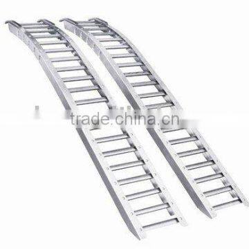 Straight steel loading ramp
