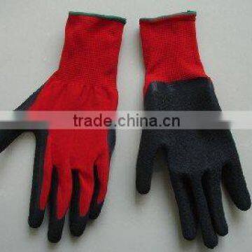 Garden gloves with rubber layer on palms and fingers